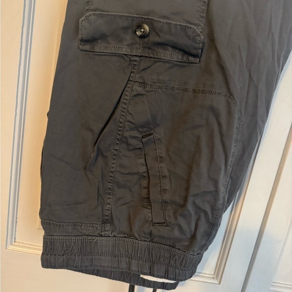 Women’s Must Have Gray Comfy Cargo Capris with pockets. Never Worn. - Picture 9 of 10